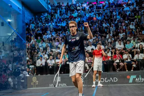 للمرة الثانية.. محمد زكريا يتوج ببطولة العالم للاسكواش للناشئين